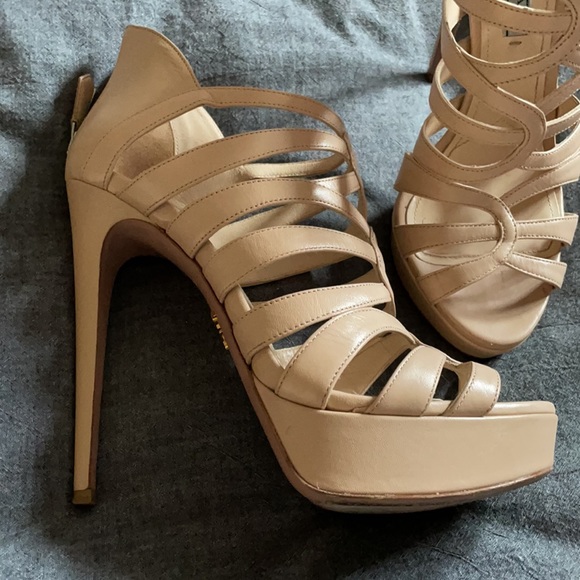 PRADA size 39. Leather. Made in Italy. Pictures tell it all - Picture 3 of 13